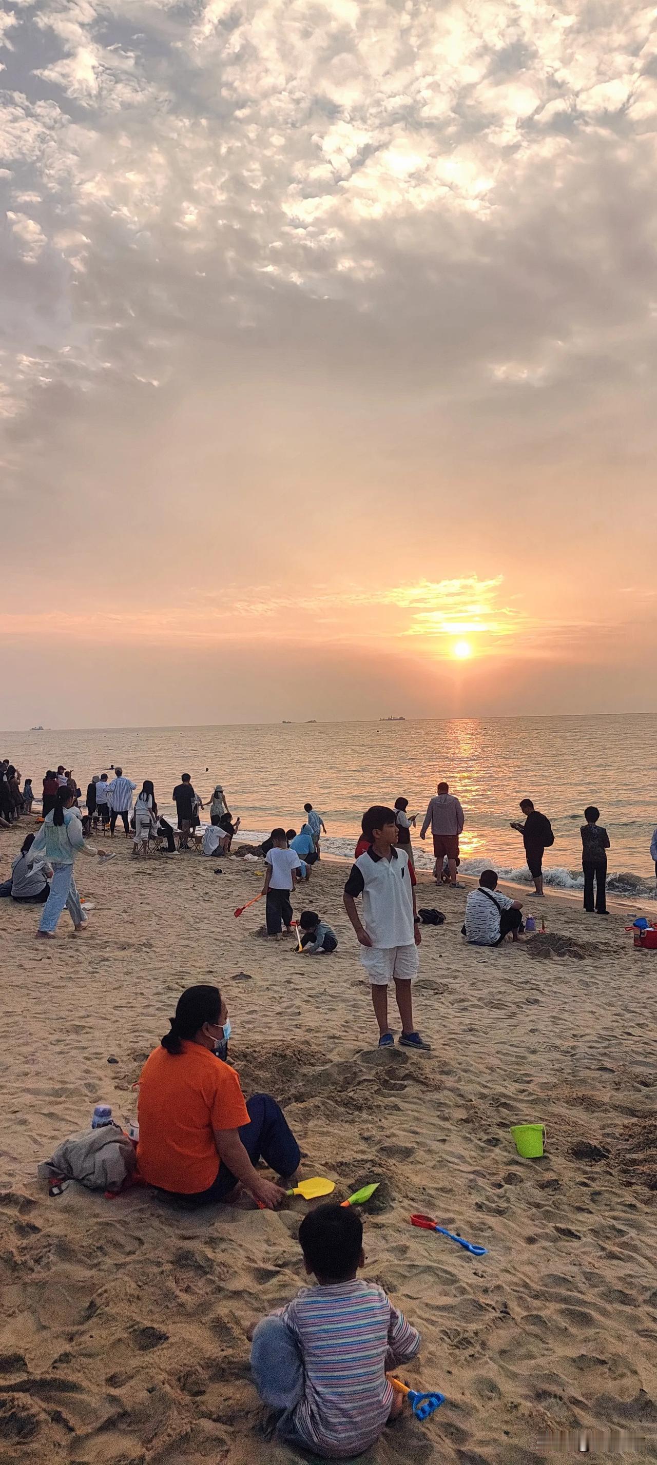 这已经是在海南过的第11个春节了，东北人为什么来海南过冬？主要有几个原因。
一，