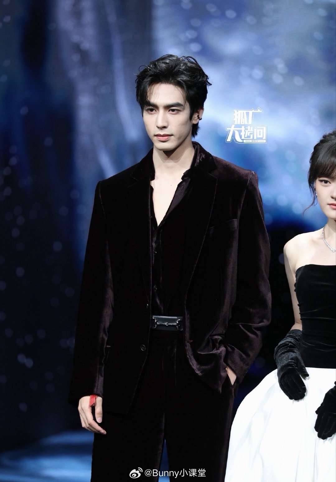 微博之夜红毯男明星红毯生图： 