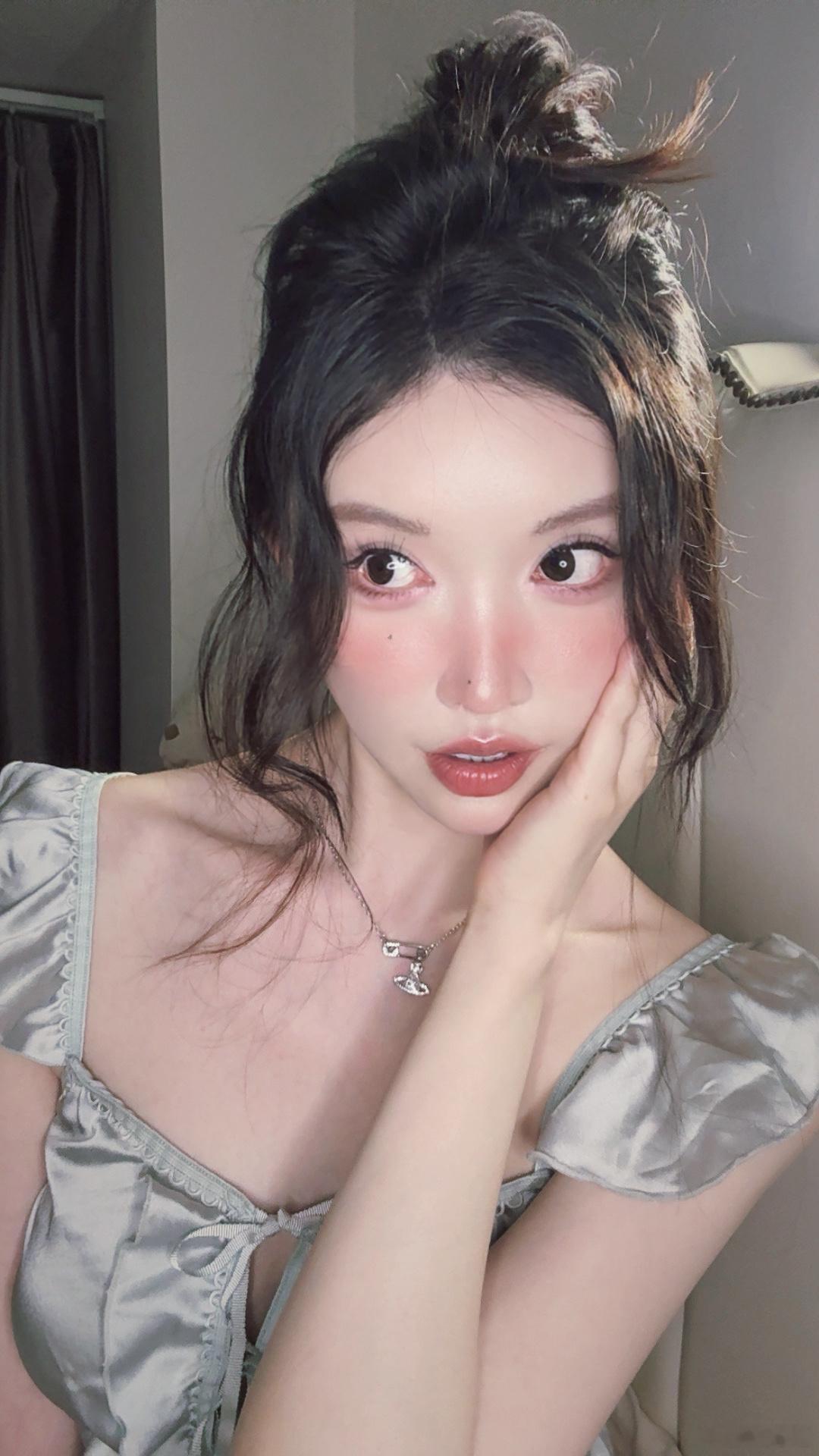 能勉强算个甜妹嘛 蚊子老是咬我自拍