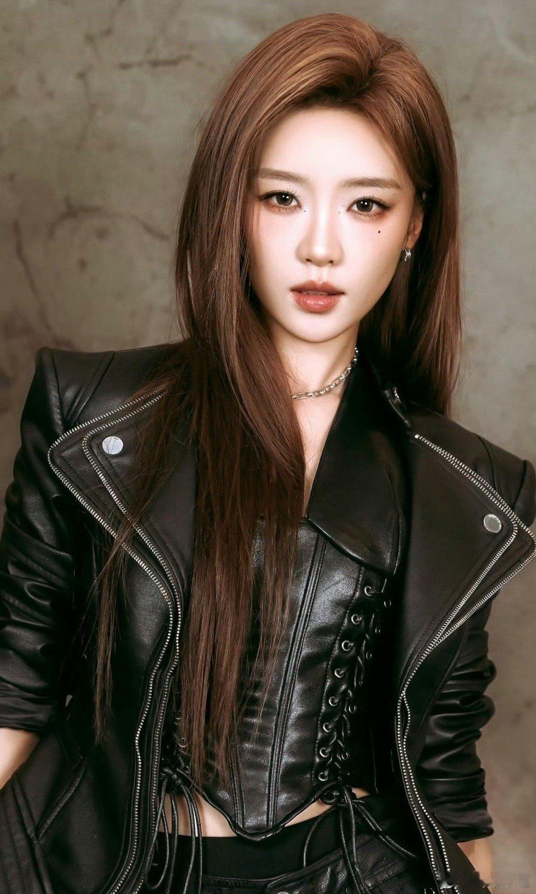 暖心瞬间来袭，李小冉收到张月陈瑶的药和茶包，这份贴心太圈粉！李小冉收到张月陈瑶的