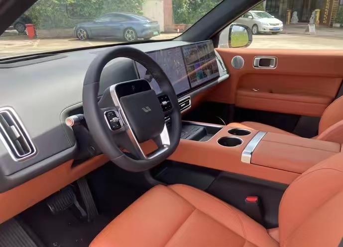 理想 L6是理想汽车推出的一款中大型新能源 SUV，售价在24.48-27.48