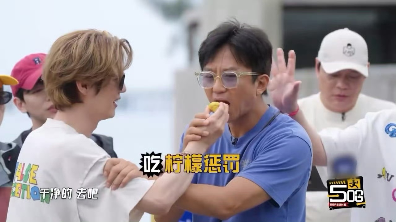 鹿晗生日那天在五哈拥有特权鹿晗也是成为导演组的一天鹿晗从成员身份，转换成导演，天