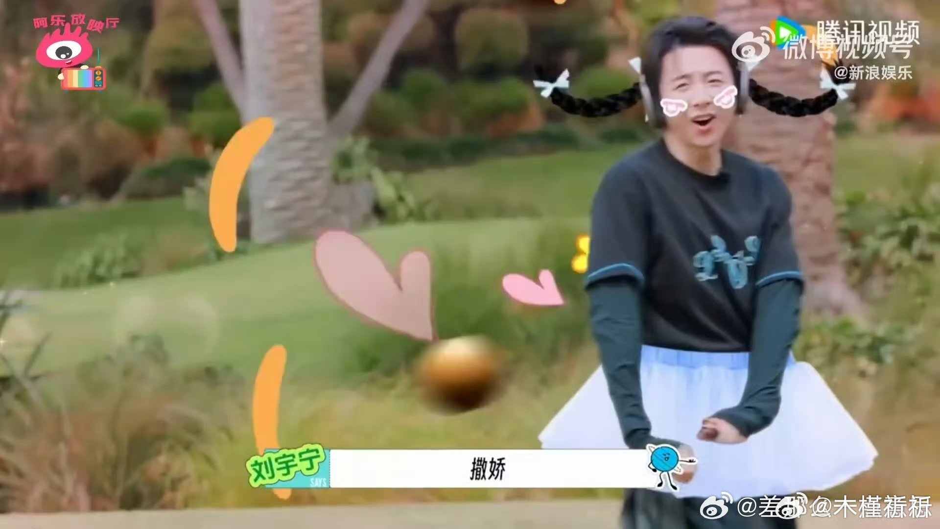 李乃文笑成这样很痛苦了 乃文叔原本只想安静看戏，没料到眼前名场面冲击力太强，给咱