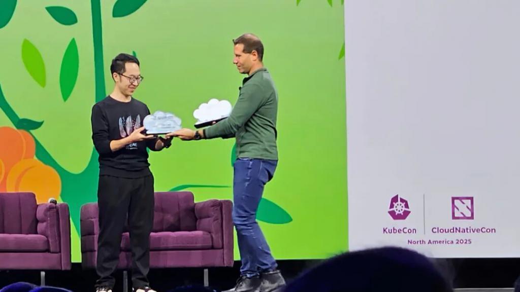 获得全球顶级大奖的华为云云原生开源负责人王泽锋到底有多厉害？当地时间 11 月 