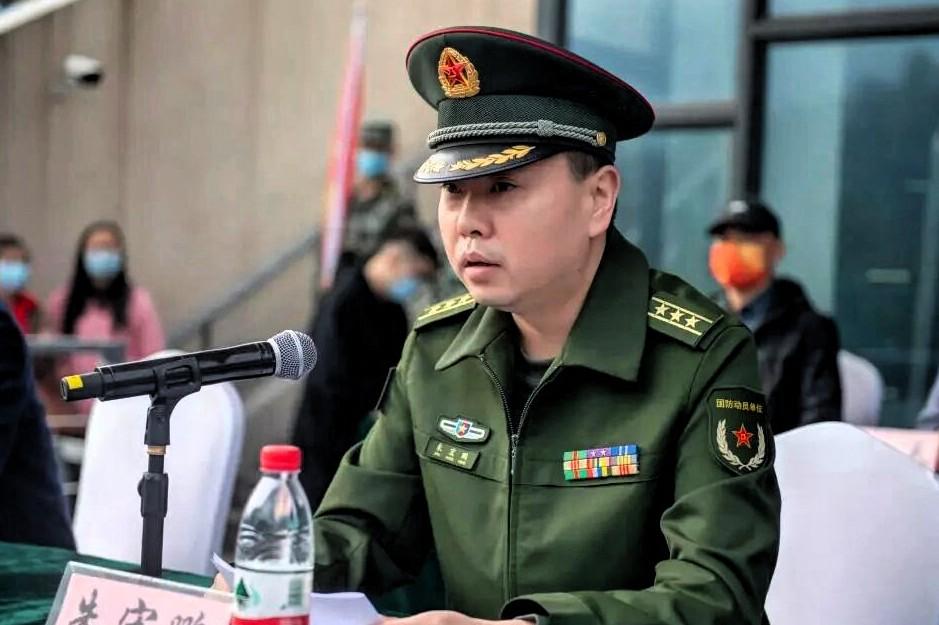 通川区人武部长转岗农口才五个月，

就被查了，

他到底干了啥？

朱宏鹏，19