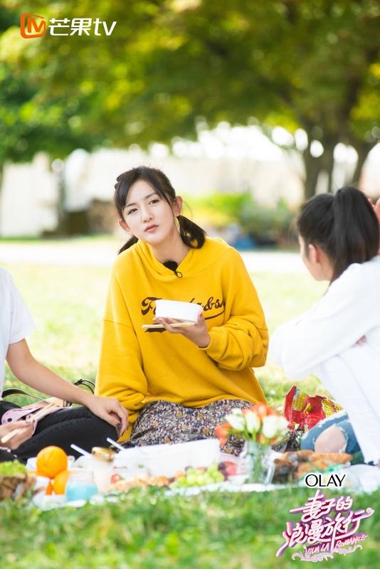 谢娜在张杰演唱会上被保安拒之门外这事儿，真挺有戏剧性。那天谢娜忙着录《姐姐当家》