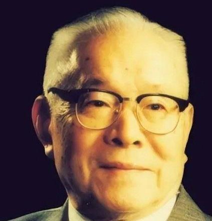 1941年，西方把青霉素列为军事机密，中国老百姓和军人伤口发炎红肿后，往往因为没