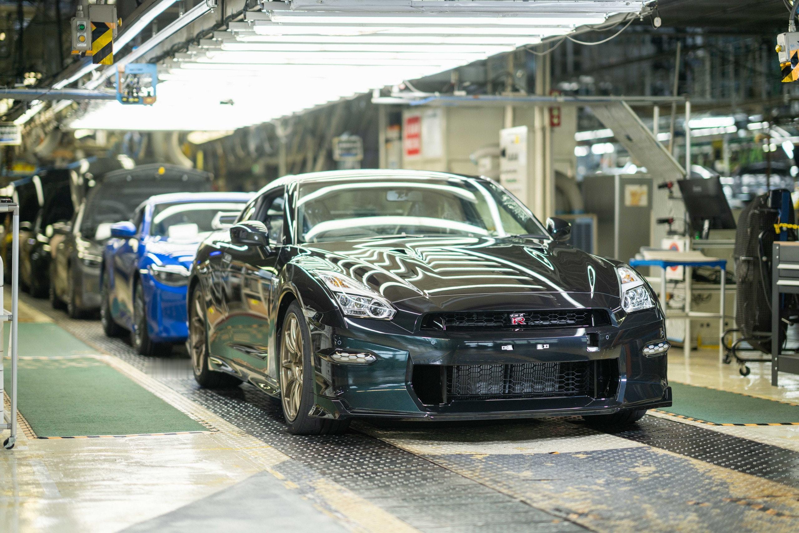 日产GT-R，寿终正寝！最后一台日产GT-R在日本栃木工厂驶下生产线，这是一台T