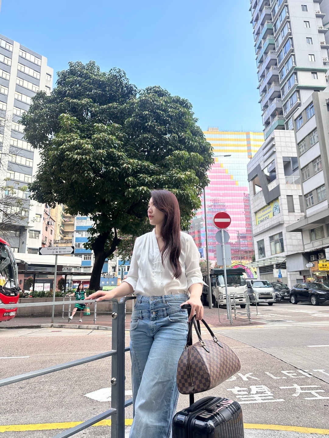 落地香港才发现尖叫之夜的门票忘记带还好朋友人肉送来～再也不当p人了[允悲]到达澳