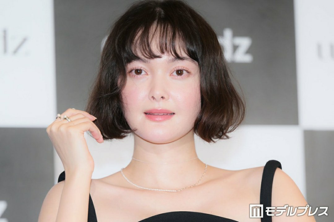 日娱新闻玉城ティナ 玉城tina与经营韩国珠宝电商平台「amondz」的 amo