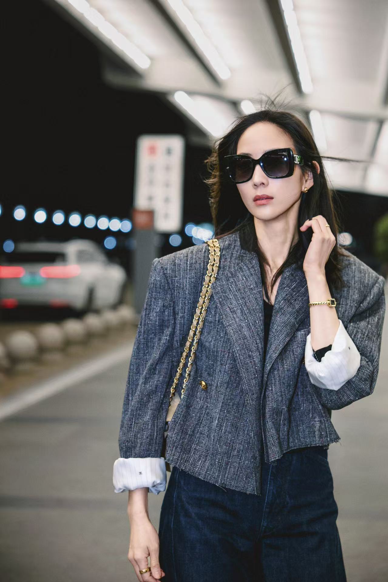 张钧甯去巴黎带了半行李箱泡面 塞纳河畔左岸的咖啡，不如行李箱右半边的泡面配火腿，