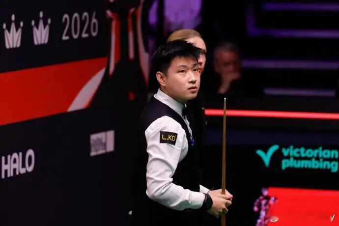 赵心童战胜丁俊晖进八强这场比赛双方都是胜者 我们既看到了新生代的强势崛起 又感叹