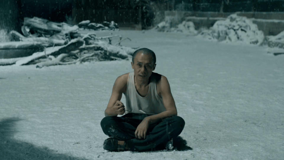 毕赣的镜头太会治愈！雪落、寺庙藏哲思，冬日首场电影选它～ 