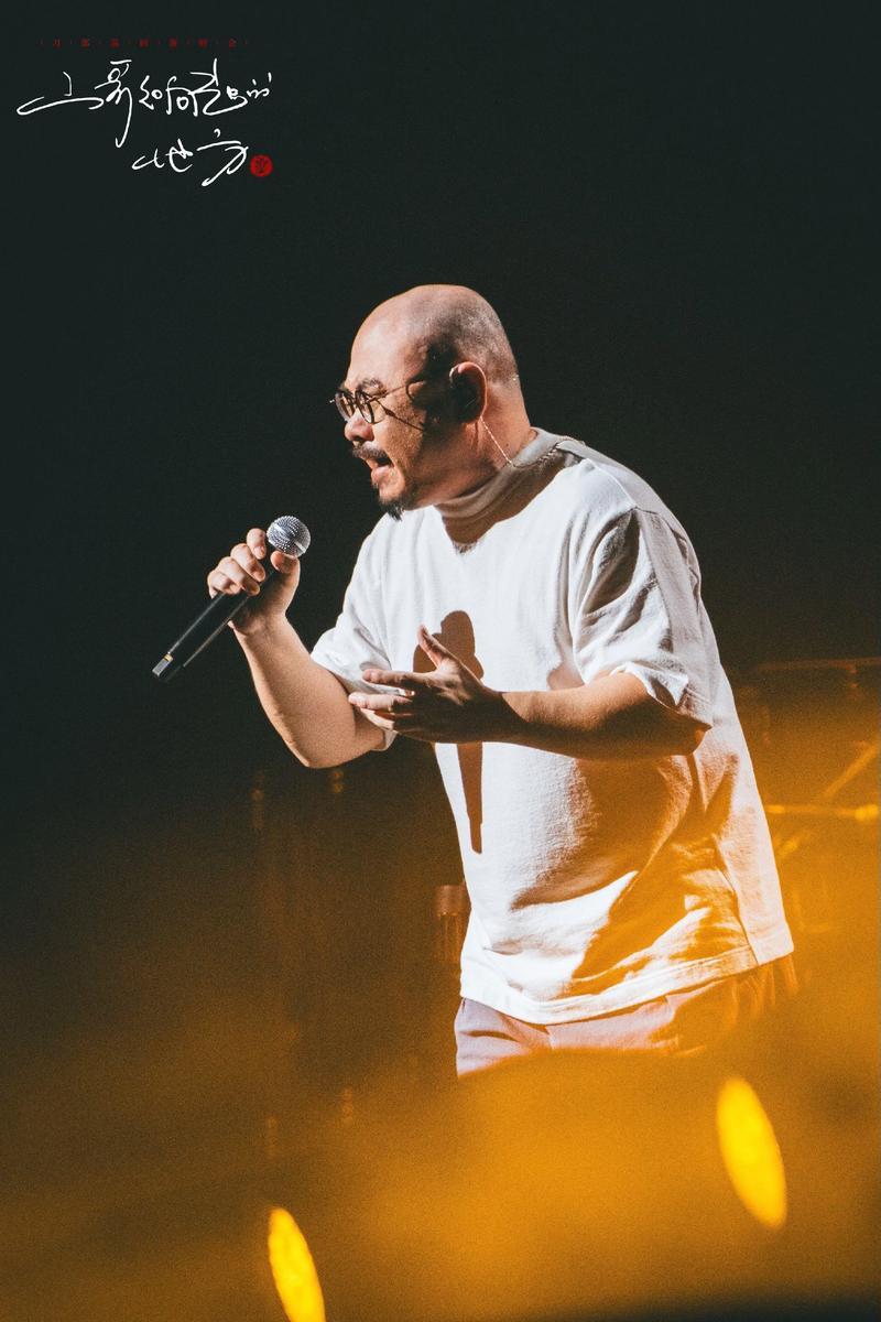 同样开演唱会，刀郎和别的歌手差别太大了
 
大伙有没有发现一个事儿，刀郎的歌网上
