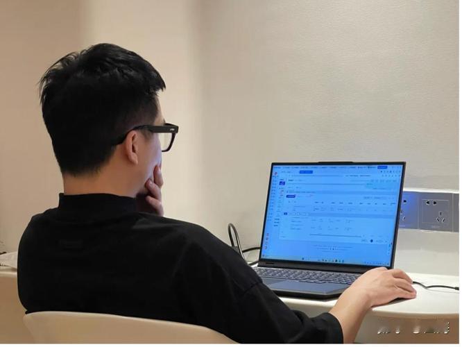 我有一个问题在困扰着我，今天不妨说出来，请有高见的友友赐教。我的问题是，在头条平