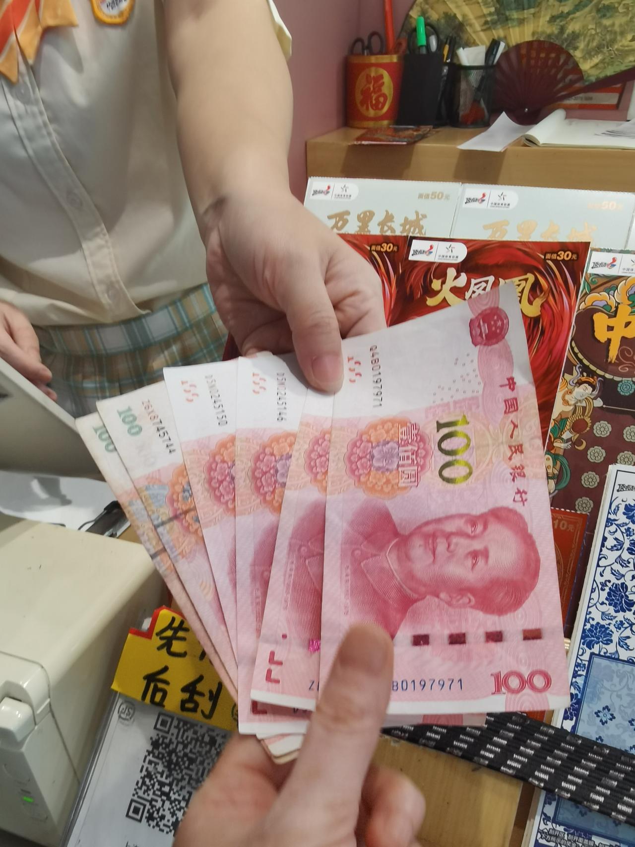 第一次花600元买体彩，给自己一份特殊的中秋礼物。

平时买体彩，都是20元、2