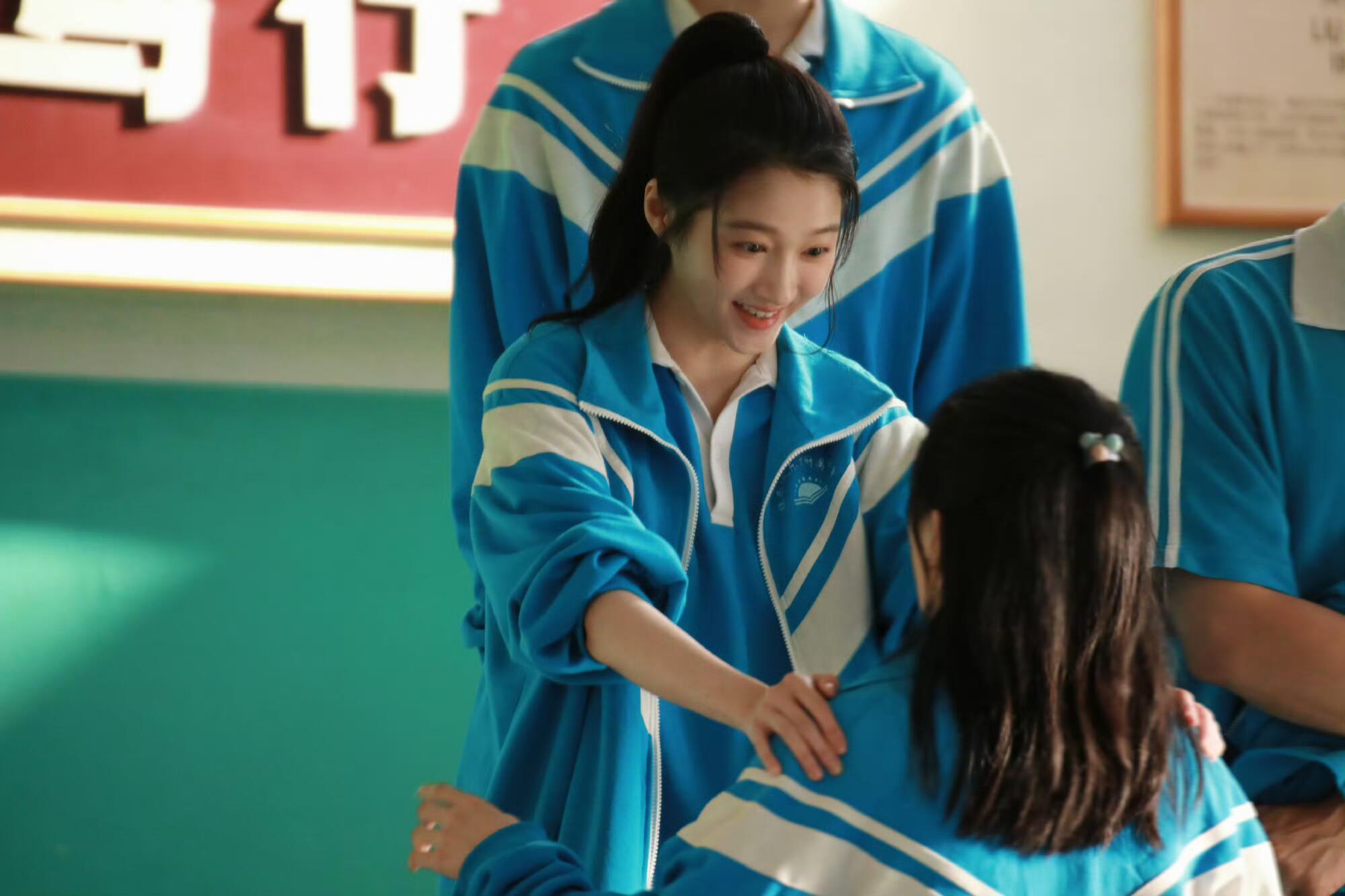 这个严晓丹真的很好看 