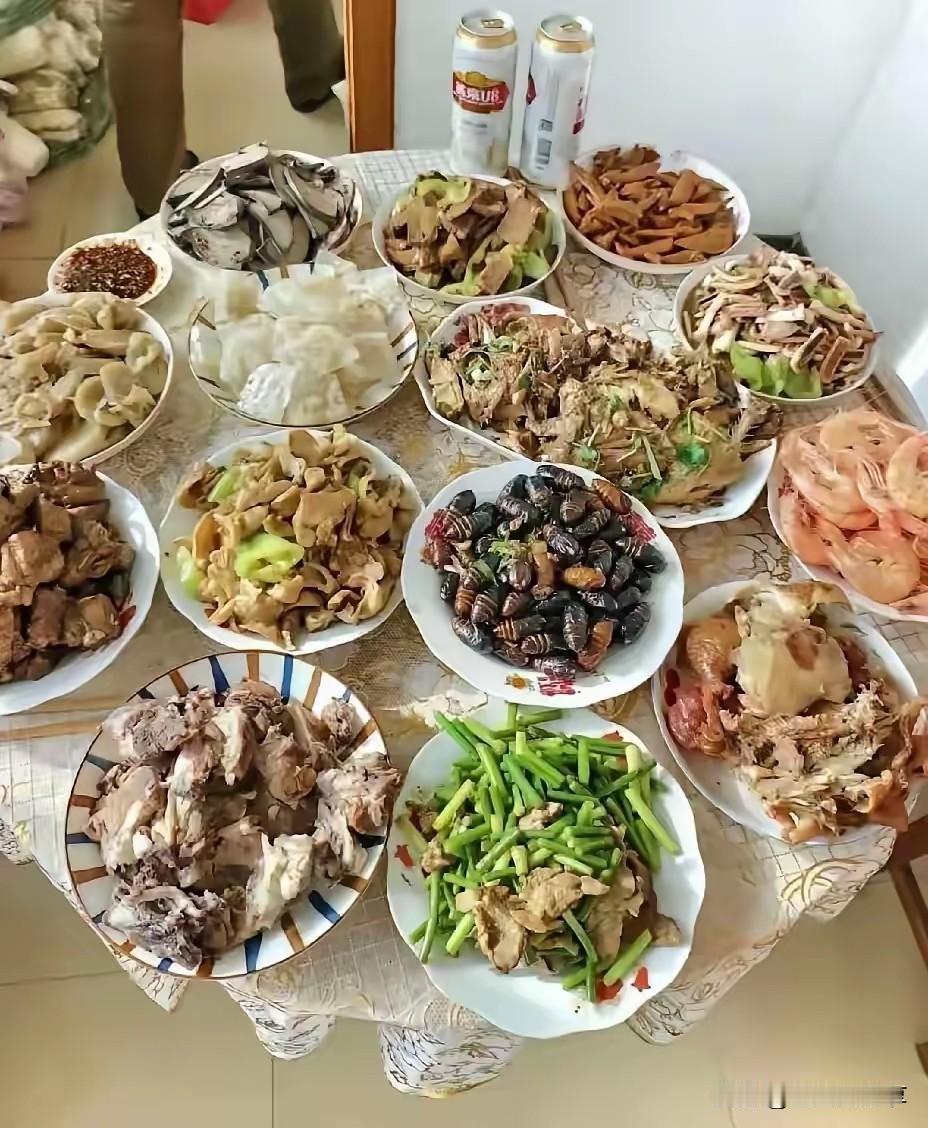 儿子对象第一次来家，忙了一上午做了这些菜，连一个硬菜也没有，总觉得还不够
