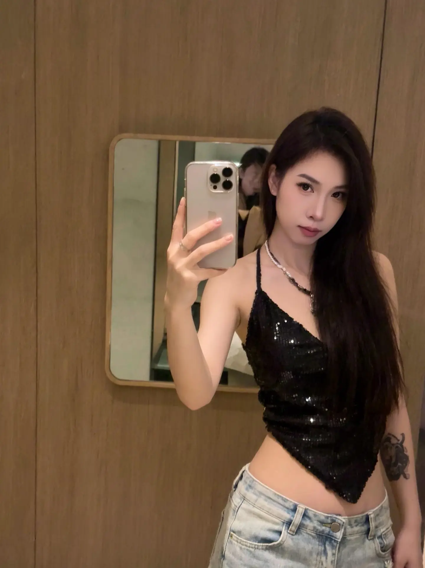 辣妹对镜自拍姿势 辣妹对镜拍照姿势 辣妹对镜自拍