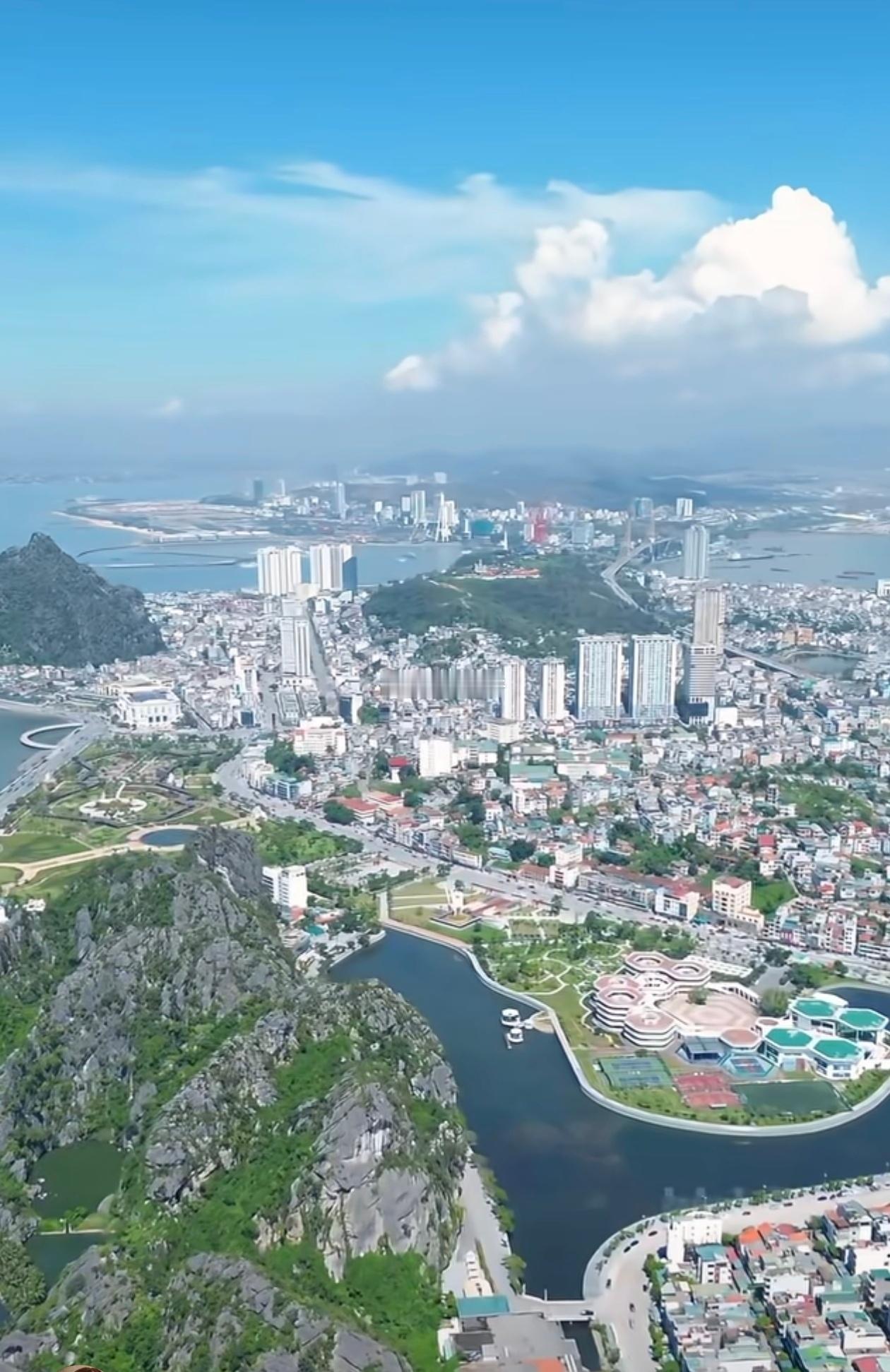 这里是近期的越南下龙湾。越南早已不是以前的那个“吴下阿蒙”。 