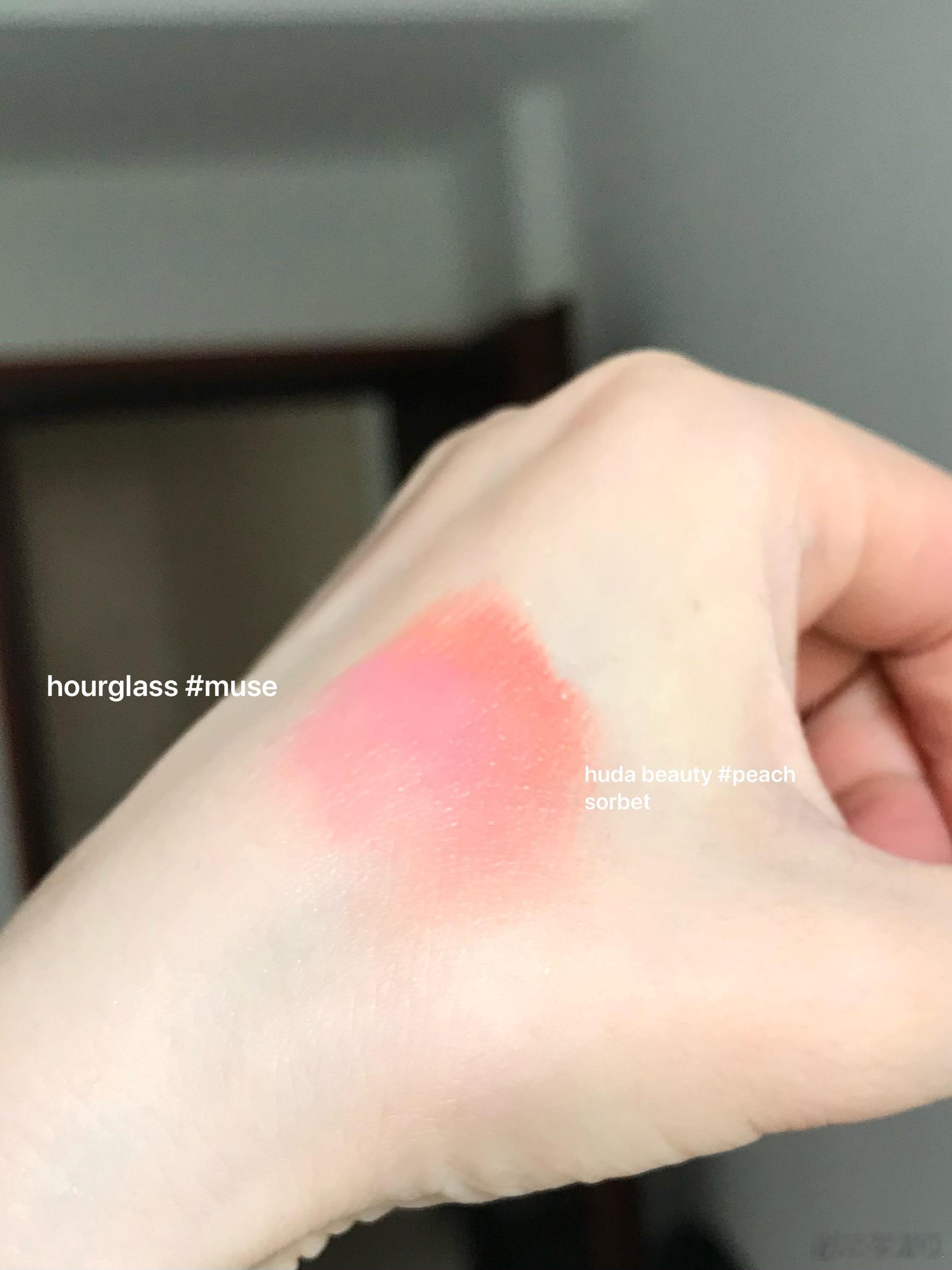 继上次之后，我又买了一只huda beauty液体腮红崽！色号peach sor