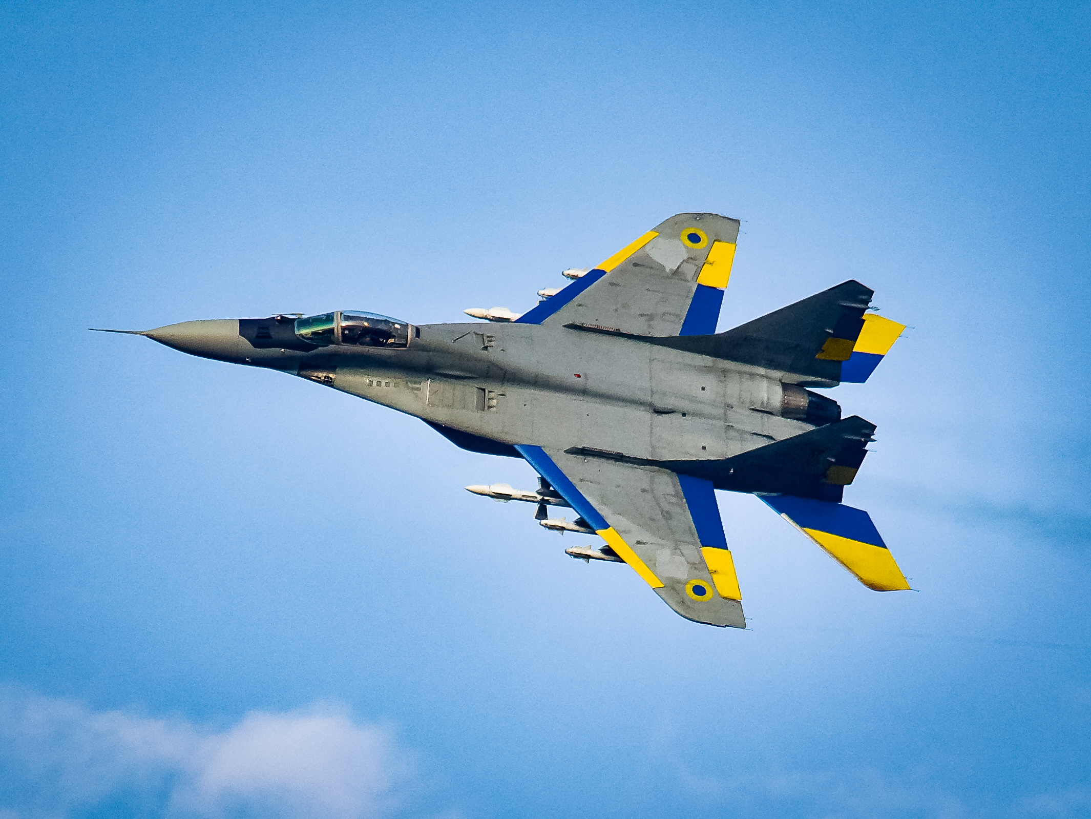 米格传奇 乌克兰空军米格29 9-12官宣好图涂装改了，原机徽抹了，但还是能认出