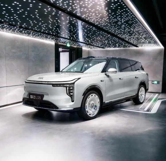 技术平权，重构旗舰SUV标尺！智己LS9 Hyper上市，权益价34.98万元，
