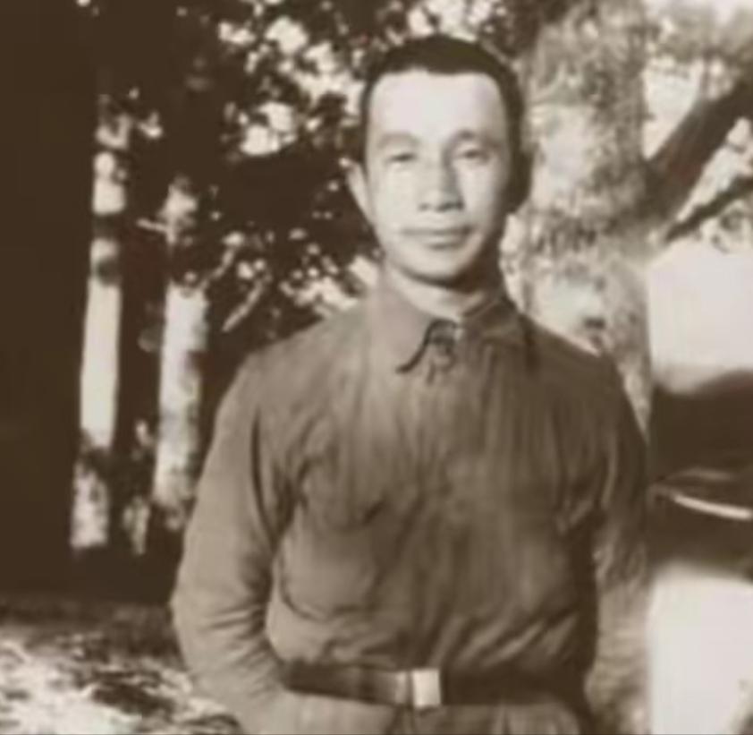 离家23年的儿子竟然成了粟司令，粟裕母亲在49年才知道。那是1927年，粟裕才2