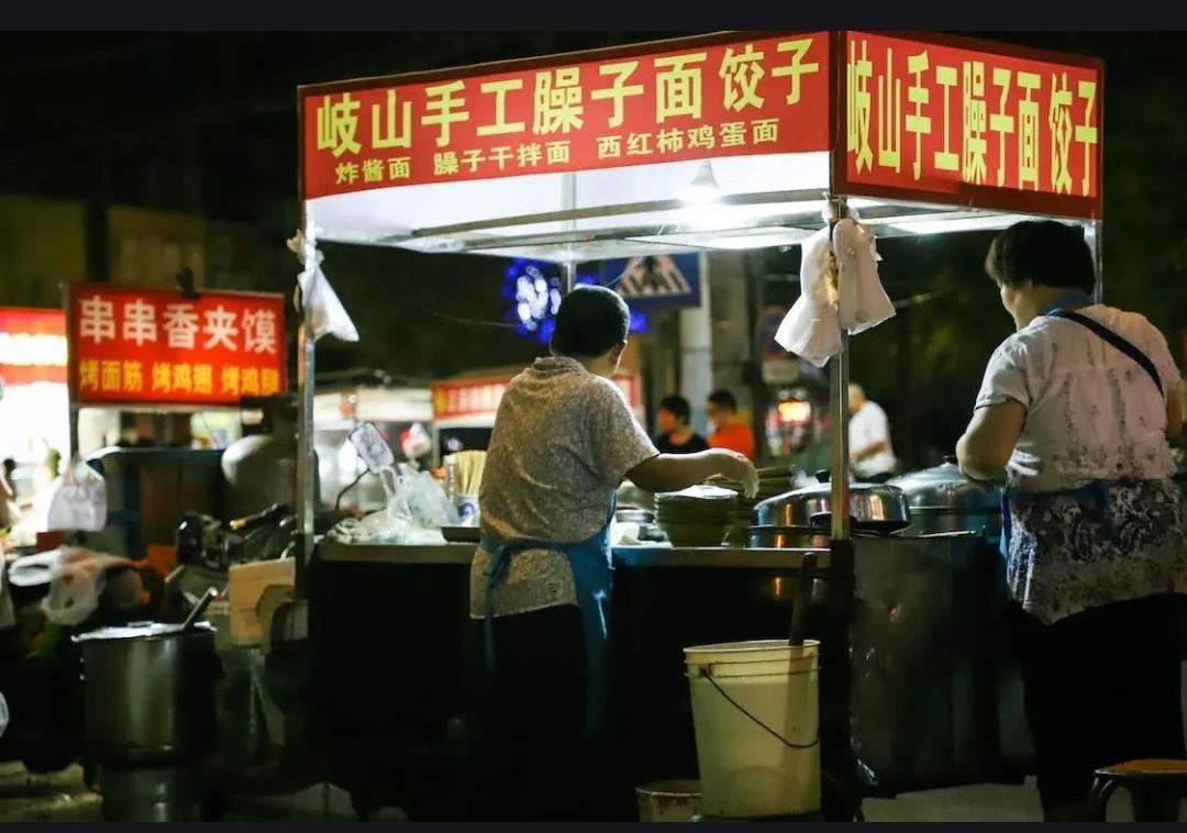 没资源、没天赋、没背景的普通人，赚钱时最该放下的——是面子。
干着月薪四千的“光
