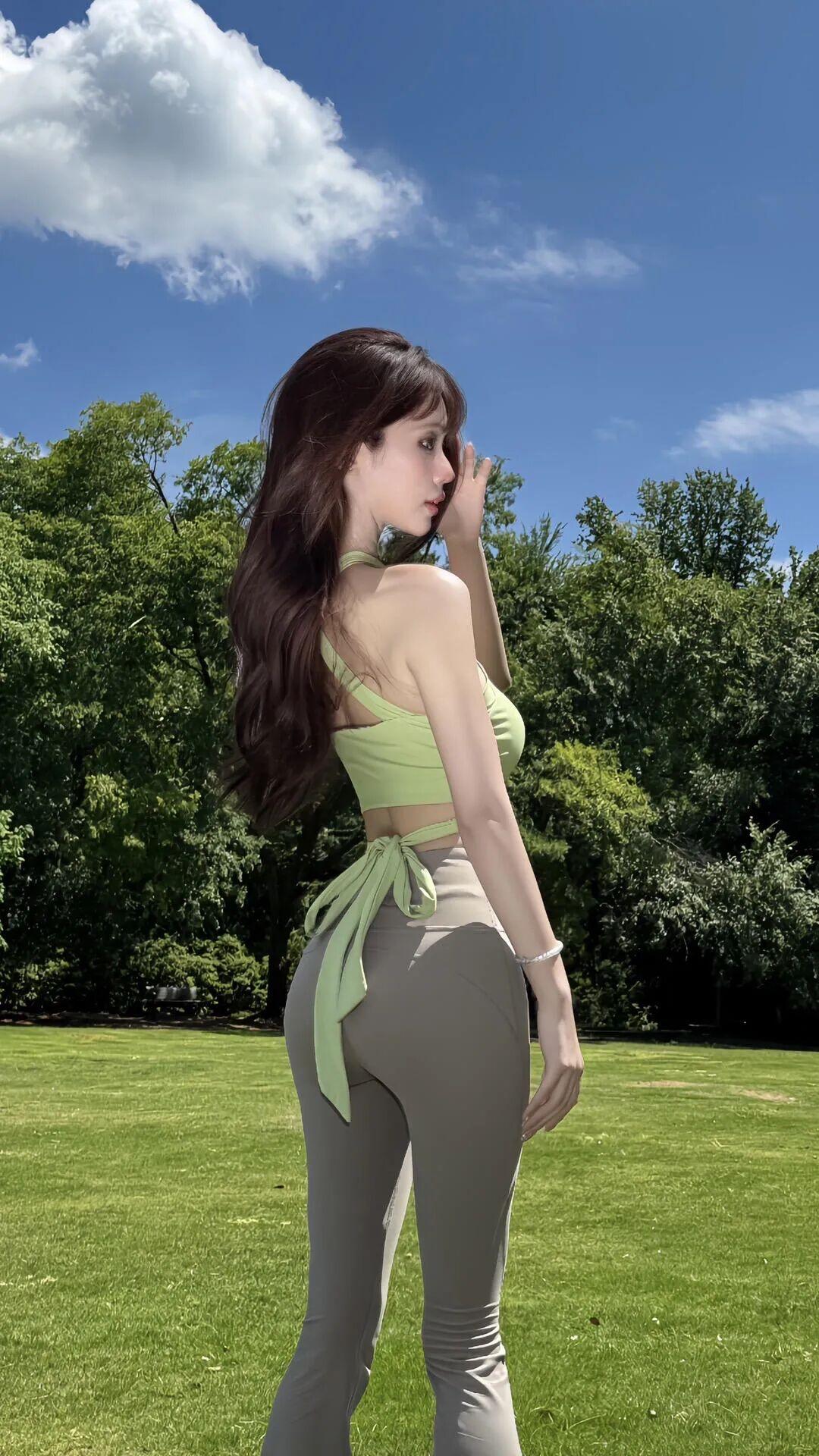 气质穿搭、锦衣含香，雅裳倾城，姿容秀丽，罗裙秀丽，艳姿华衣，淑装灵动！