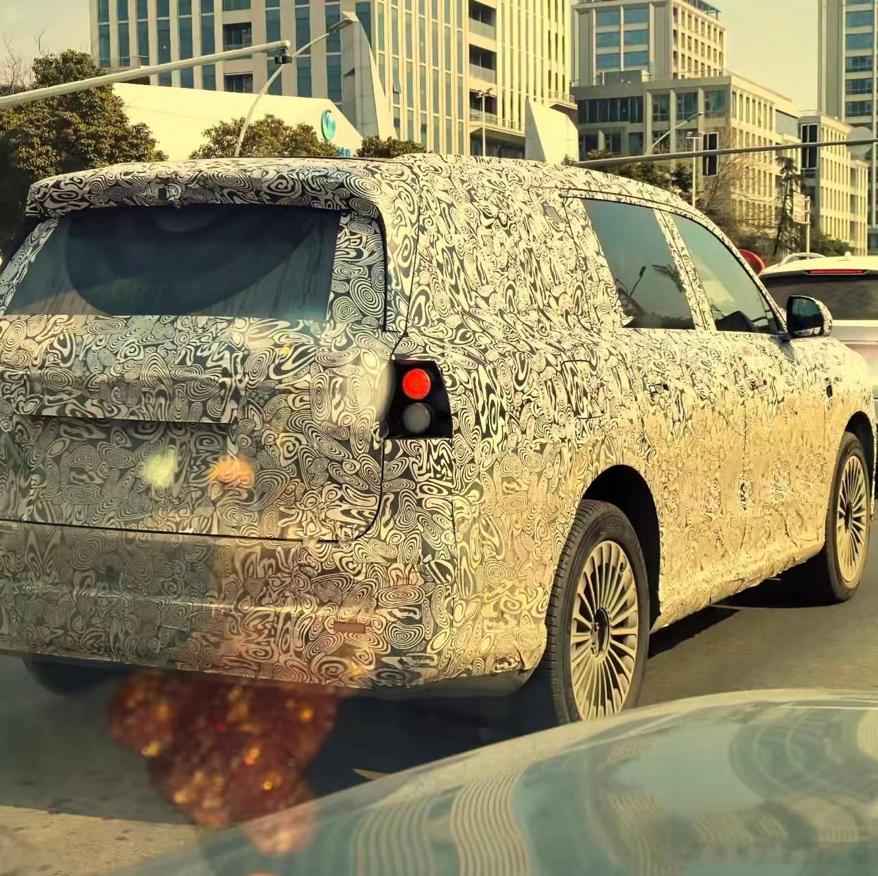 应该还是一台长轴版鸿蒙智行