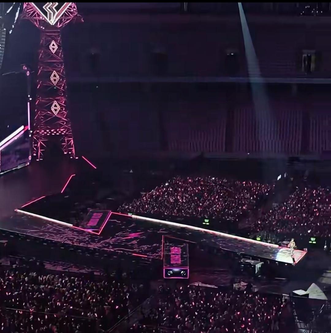 汪苏泷杭州演唱会大型震惊现场！周一开唱直接被杭州歌迷宠哭～舞台上他反复懵圈：“第