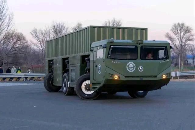 全球首创！中国洲际导弹车解锁“螃蟹步”，战场生存力拉满
 
《南华早报》消息，中