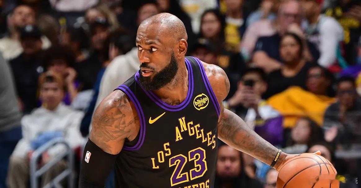 詹姆斯轰下31+9+6！创联盟41岁以上球员单场得分纪录北京时间1月3日，NBA