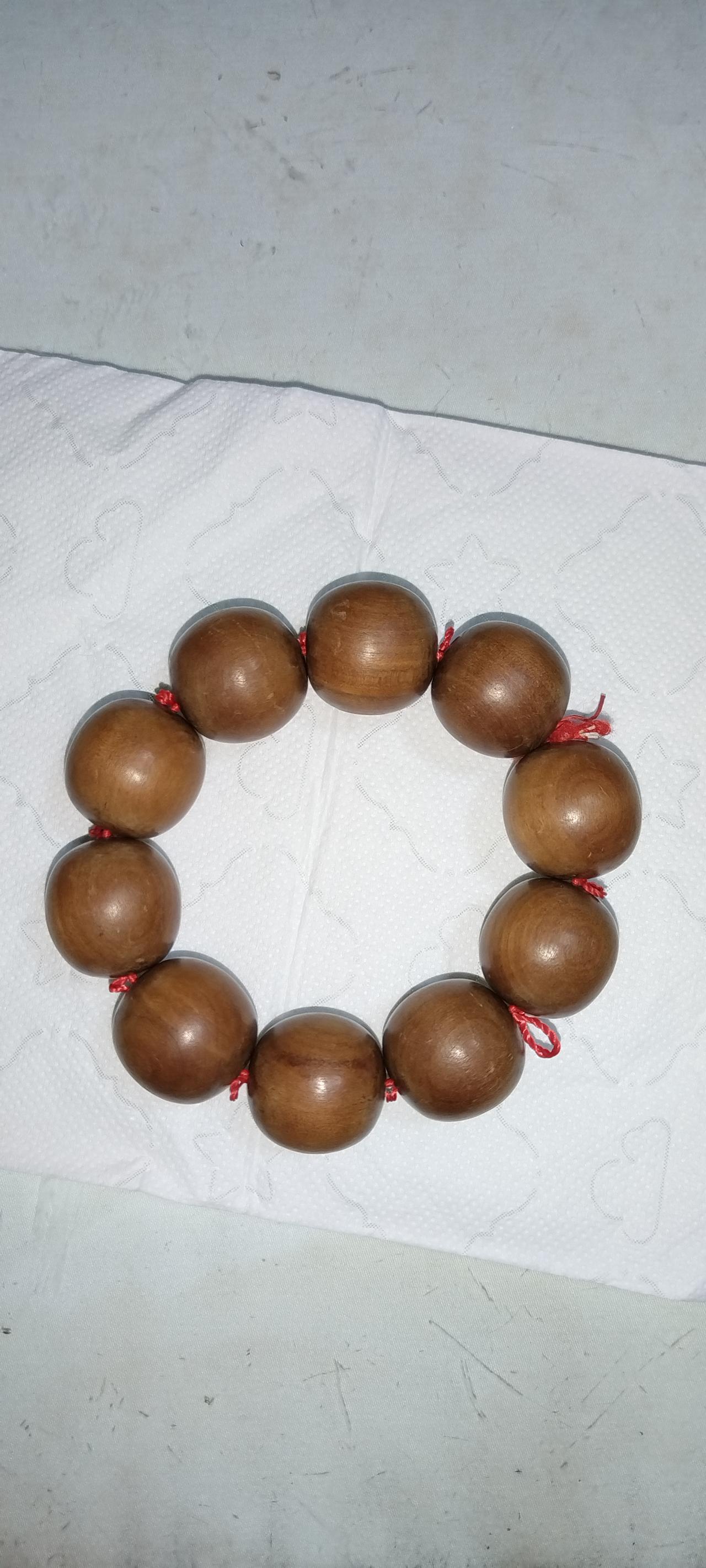 这是一串25cm的印度老山檀香手串，10颗。（20cm12颗；16cm15颗。）