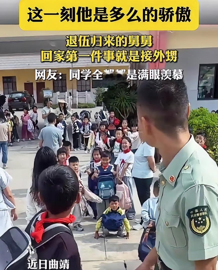 这真是一人当兵全家光荣！云南曲靖，年轻小伙结束了多年军旅生涯，顺利退伍返乡。退伍