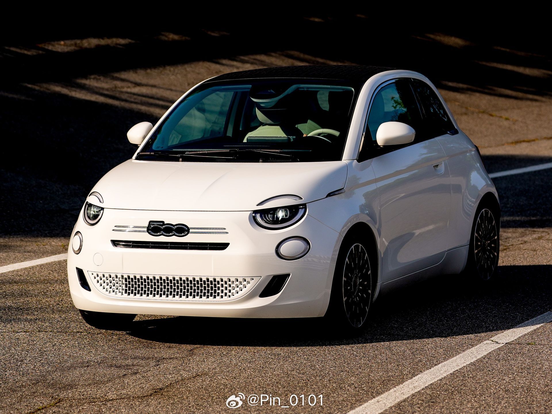 菲亚特500发布Hybrid混动版，这一代500自2020年发布，上市后仅推出纯