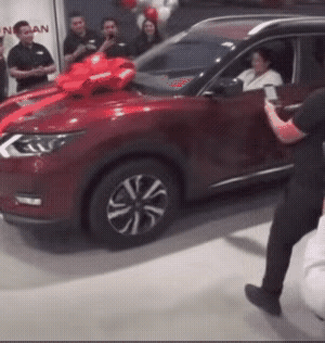 买了新车心情愉快是能理解，但是还没有掌握车子的脾气，还是谨慎一点好，不能新车刚出