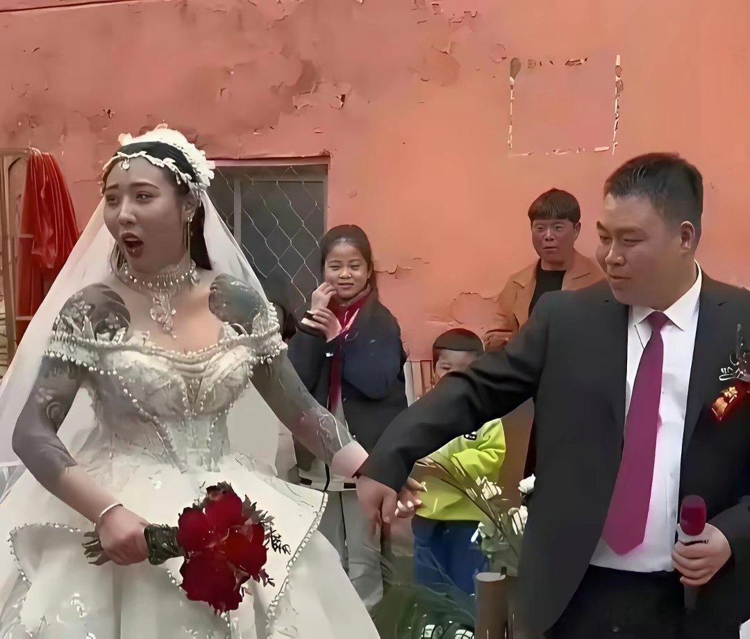 这新娘太猛了 新郎以后都靠她吧？ 