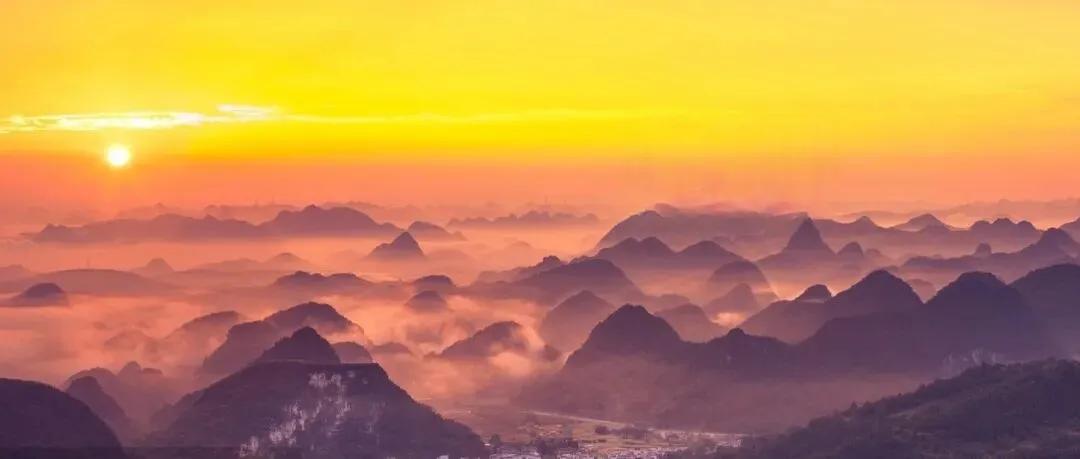 大家发现没有，
体制内退休的女性，极少出门，从不跳广场舞，从不打麻将，同事同学偶