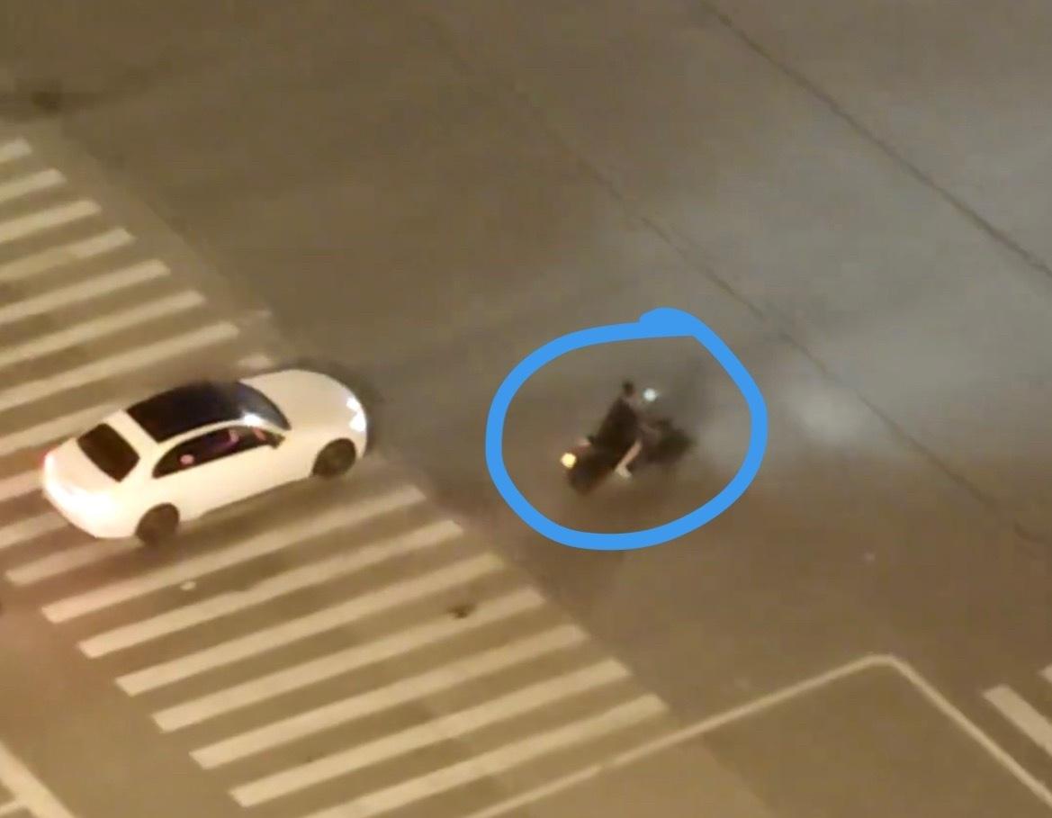 【南宁盛某臻品路口有人骑机车飙车扰民】南宁凌晨有人骑大排量机车出来炸街扰民
网友