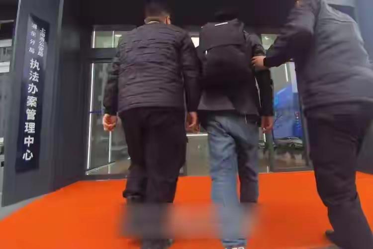 被骗十万竟追加！女子携35万约骗子对决，谁是“猎物”？

哎，朋友，来，咱俩聊聊