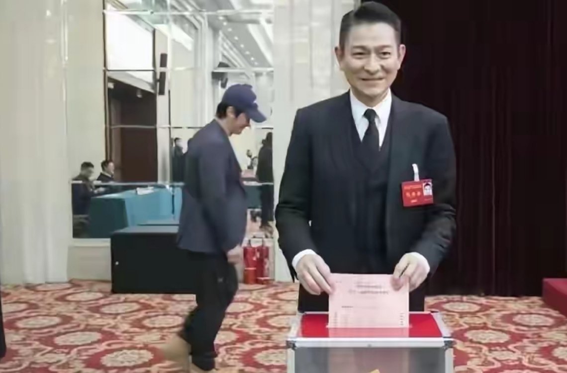 中国影协刘副主席的派头还是很到位的 