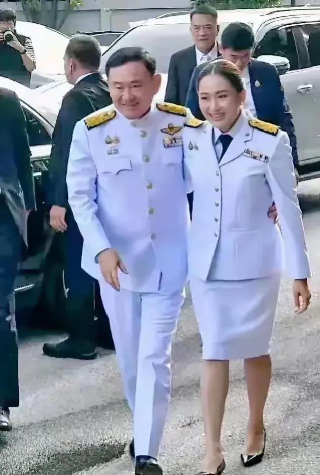 东南亚国家大多仍是家族门阀的社会，而不是表面上的西式民主。民主不是你搞出了一套制