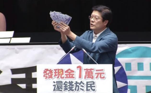 2026 年 5 月 12 日，台湾岛内炸开锅，两大民生消息刷屏。一边是拟再次普
