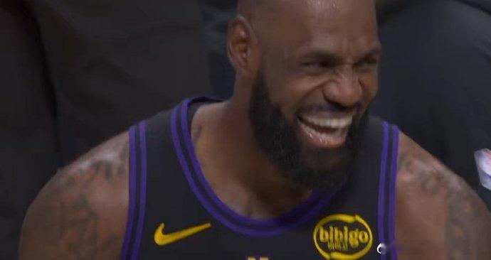 只想说法拉利老了还是法拉利，老詹已经笑开花了！湖人140比125爵士拿下比赛！ 