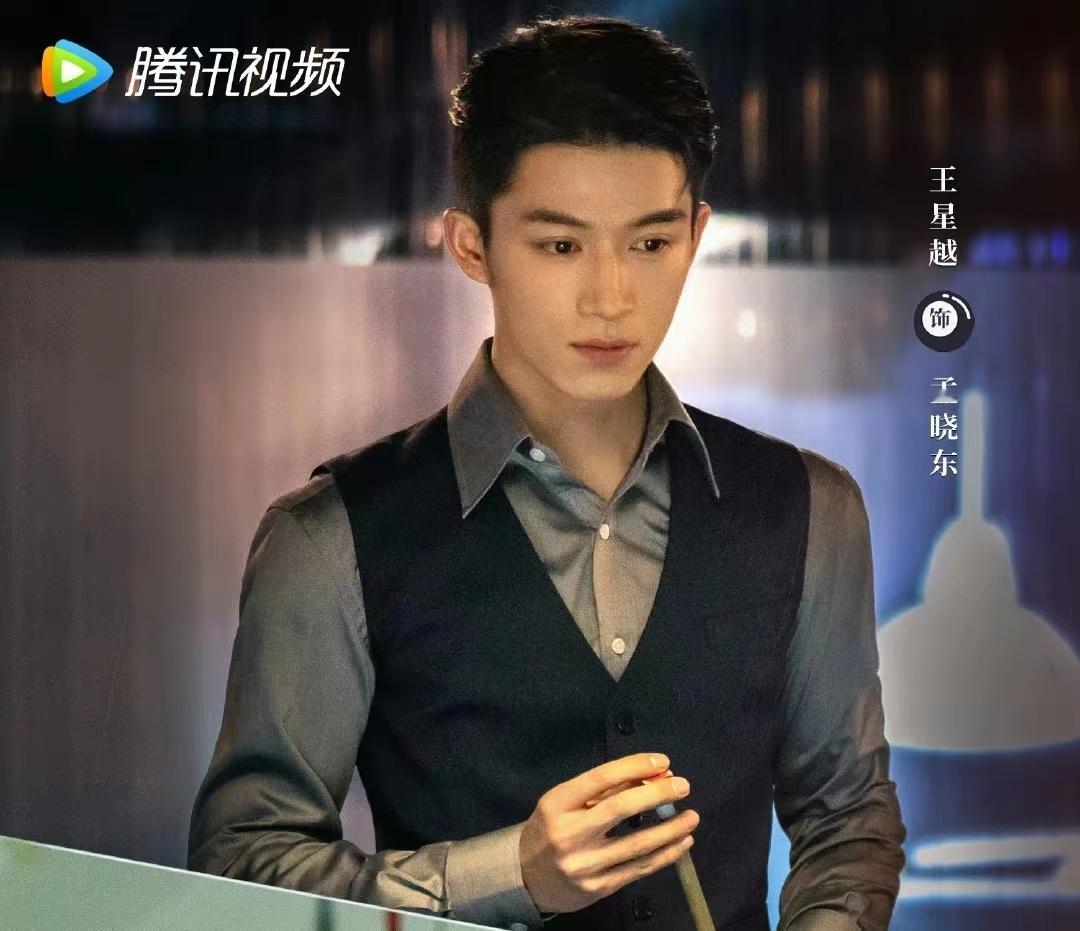 #王星越新剧饰演斯诺克选手#  王星越不负时光，挑战新角色！在新剧《在暴雪时分》
