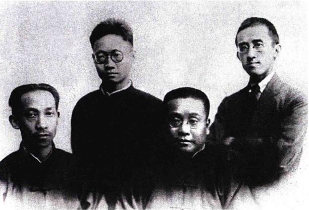 四川共产主义运动先驱:吴玉章(左一)、杨闇公(右一)、童庸生(左二)。
