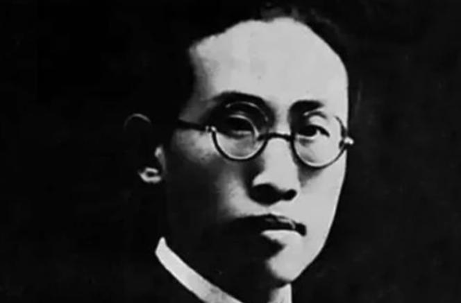 1933年，北京，朱湘，一个曾经的清华才子，竟然用一根香蕉喂不满一岁的儿子，结果