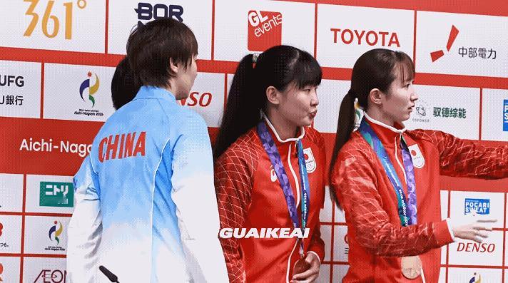女孩子的友谊太美好了[送心][送心]亚运会女单比赛落下帷幕，颁奖典礼结束的发布会